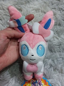 Muñecas Pokémon Center Japón 2014 Sylveon Nymphia muñeco de peluche 7 pulgadas - Imagen 1 de 9