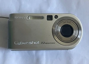 Sony Cyber-shot DSC-P200 7,2 MP Digitalkamera + 256MB + Etui - Silber - Bild 1 von 2