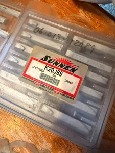 NUOVO RARO confezione di 12 tornio vintage SUNNEN Hone Hing Stones # K20-J89 K20J89 - Foto 1 di 2