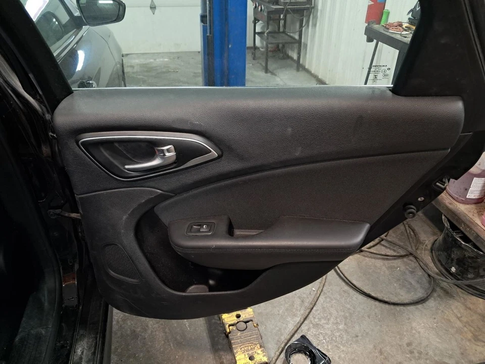 2015 Chrysler 200 Rear Right Door Panel Trim Black Used OEM 414160 - Изображение 1 из 4