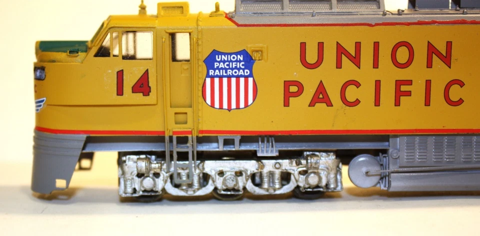 HO scale Unbranded Union Pacific 3 unit GTEL - Image 1 of 4