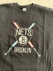 MAGLIETTA BROOKLYN NETS STAR WARS DAY SGA NERA XL NBA BASKET NYC SPADA LEGGERA - Foto 1 di 5