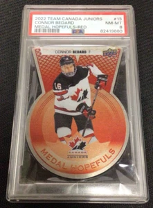 Upper Deck Team Canada 2022 Connor Bedard Medal Hopefuls rojo RC 14/22 PSA 8 - Imagen 1 de 2