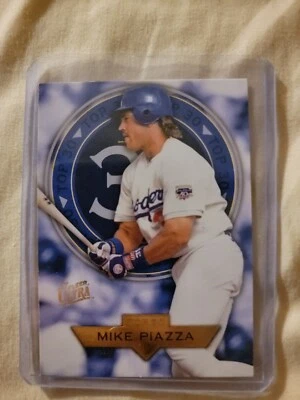 1997 Fleer Ultra - Top 30 #6 Mike Piazza - Image 1 of 2