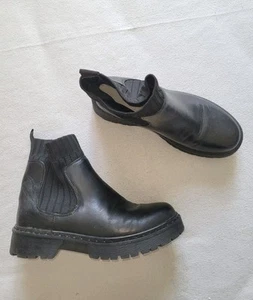 Stiefelette Schwarz, Flach, Gr. 38 - Picture 1 of 4