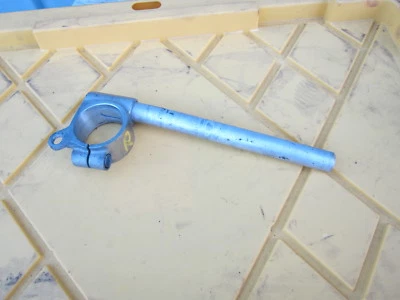 Kawasaki Ninja ZX7R ZX750P 2001 OEM clip derecho en el manillar Foto 1 de 4