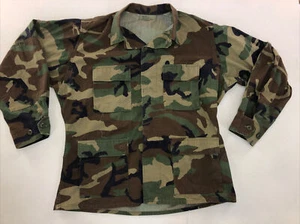 Abrigo del Ejército de los Estados Unidos Combate Bosque Camuflaje 8415-01-084-1656 Caza Regular Grande - Imagen 1 de 5