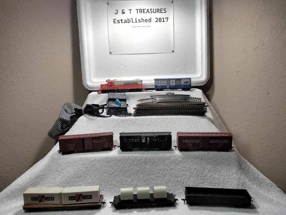 HO Scale Mantua Tyco Illinois Central # 5628 & 7 Car Custom Set - 38 Pieces - Image 1 of 4