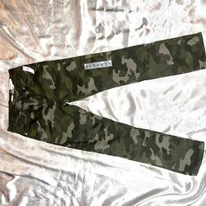 Old Navy Green Camouflage Khakis Pants for Juniors - NWT Size 14 - Picture 1 of 10