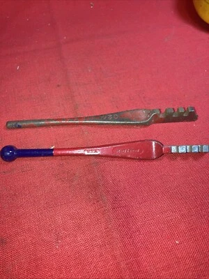 2 VINTAGE Red Devil 24 USA Glass Cutter Cutting Tool metal & Recent 1063 - Image 1 of 4