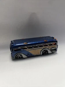 Hot Wheels 2000 Surfin’ School Wood Panel Bus MI Malaysia Used - Picture 1 of 6