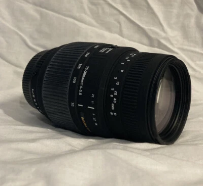 Sigma 70-300mm F/4-5.6 DG Macro Telephoto Zoom Lens  - Image 1 of 4