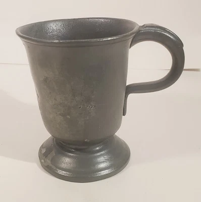 Taza de peltre siglo XVIII o XIX taza jarra patas bonito detalle en mango 4 pulgadas Foto 1 de 4