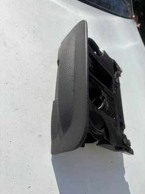 03-11 Portavasos Ford Crown Victoria P71 Mercury Grand Marquis Carbón Oscuro  Foto 1 de 3