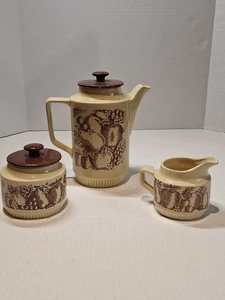 VTG Japan Tea Pot, Cream & Sugar Set, Fruits, Strawberries - Picture 1 of 10