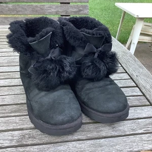 Ugg 9 Black Sherling Ankle Fur Tassel Boots - Picture 1 of 8
