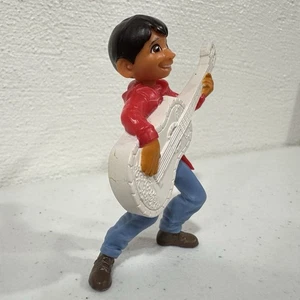 Figura Disney Pixar Coco Miguel con Guitarra McDonald's Happy Meal Juguete 50 Aniversario - Imagen 1 de 6