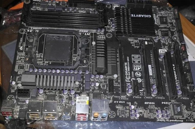 GIGABYTE GA-990FXA-UD3 Socket AM3+ AMD DDR3 eSATA fireweire USB3.0 used - Image 1 of 4