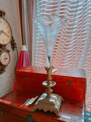 beau et très ancien   vase tulipier bouquetière en bronze et cristal vitrine - Photo 1/4