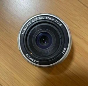 OLYMPUS M.ZUIKO DIGITAL 17mm F2.8 Silver Pancake Lens For Micro Four Thirds - Picture 1 of 4