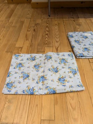 Coupon ancien  tissu vintage, fleurs bleues 3 m X 2,25 m - Photo 1/4