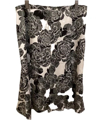 Banana Republic 100% Silk Skirt  Size 8 White Black Floral Knee Length Flippy - Image 1 of 4