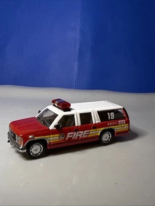 Code 3 1:64 New York Fire Department FDNY GMC Suburban Batt 19 - Picture 1 of 8