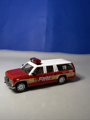 Code 3 1:64 New York Fire Department FDNY GMC Suburban Batt 19 - Image 1 of 4