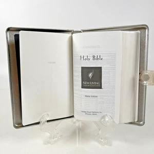 Holy Bible New Living Translation Metal Edition Tyndale House Publishing 1996 - Foto 1 di 11