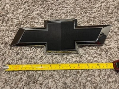 CHEVROLET SUBURBAN TAHOE FRONT EMBLEM 2015 2015 2016 2017 2018 2019 2020 BLACK - Image 1 of 2