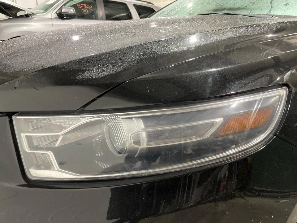 15-19 TAURUS Headlight Limited (halogen) LH Foto 1 de 1
