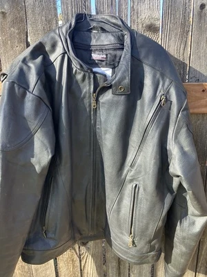 Excelente abrigo de cuero 44 regular chaqueta de moto con forro aislante. Foto 1 de 4