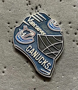 Vancouver Canucks Goalie Mask NHL Hockey Pin - Imagen 1 de 1