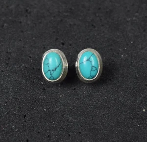 925 Solid Sterling Silver Blue Turquoise Stud Earring B - Picture 1 of 3
