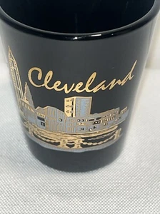 Cleveland Ohio Shot Glass Negro Dorado Azul Skyline Vista 360 - Imagen 1 de 8