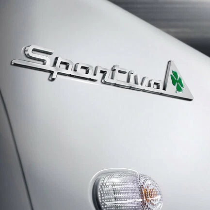 Sigla Sportiva Destra ORIGINALE Alfa Romeo Giulietta 2016 stemma logo fregio - Immagine 1 di 1