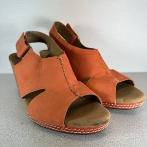 Sandali donna Clarks Collection arancione slingback punta aperta zeppa scamosciata TG 8,5M - Foto 1 di 11
