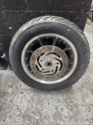 Harley-Davidson 2005 conjunto de rueda trasera usada 43402-00B Foto 1 de 4