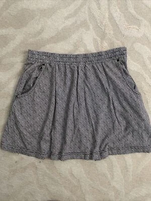 Saia de tênis Jamir Sadock feminina Sx 10 preta branca bolsos elásticos  - Imagem 1 de 3