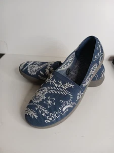YUU SLIP ON MOC BLUE EMBROIDERED WOMEN SHOES SZ 8 COMFORT STRETCH Boho Hippie - Picture 1 of 8