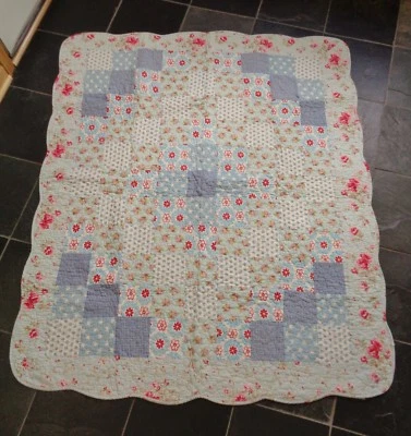 Reversible Floral Print Scalloped Edge Patchwork Quilt Blanket 50" x 60"  - Image 1 of 4