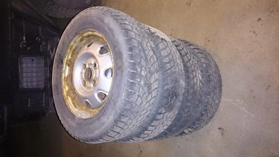 Suzuki Baleno 1.3 EG Kompletträder Stahlfelgen Winterreifen 175/70R13 82T - Bild 1 von 4