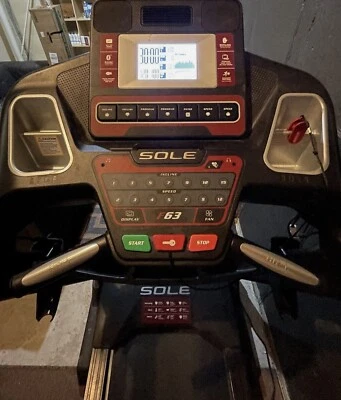 家用跑步机 Sole F63 状况完好 — 第 1/3 张图片