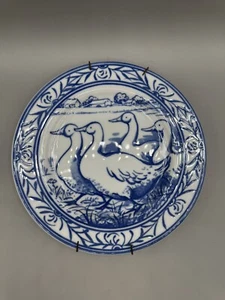 Williams Sonoma Plate Brittany Goose Geese Salad Blue White Farm w/ Wall Hanger - Picture 1 of 3