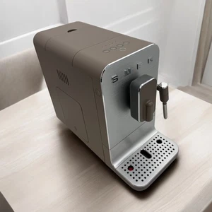 SMEG  Kaffee-Vollautomat Medium 50s Retro Style Kaffeevollautomat v. Händler - Bild 1 von 5
