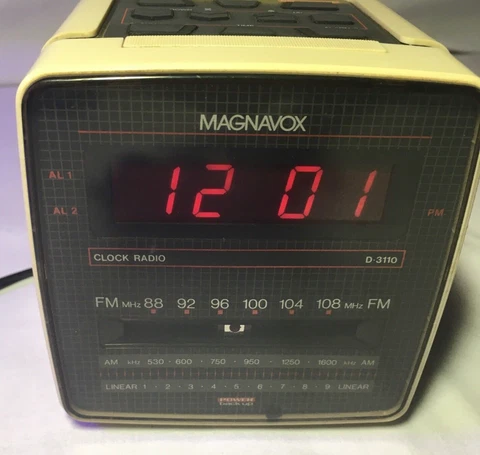 Magnavox Dual Alarm Clock Radio Ivory / White Color D 3110/17X Cube Vintage 80s Cover