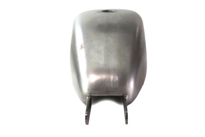 V-Twin para tanque de gasolina M8 de 3,6 galones - acabado de acero crudo Foto 1 de 4