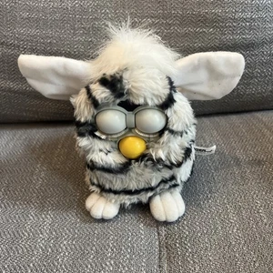 Vintage Furby 1998 Zebra weiße und schwarze Streifen blaue Augen 70-800 FUNKTIONIERT GETESTET - Bild 1 von 9