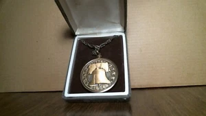 Vintage 1776-1976 Bicentennial  Liberty Bell Coin Pendant  Necklace Gold Tone - Picture 1 of 4