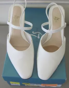 LIFE STRIDE-Women's Summer Dress Shoes-White Pumps- Size 7M-Cushioned-New In Box - Picture 1 of 7